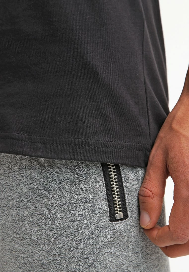 Pier One Hombre Top - Black 8 Pier One Hombre Top - Black - Imagen 6