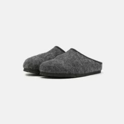 Pier One UNISEX - Pantuflas - Dark Grey, Hombre 9 Pier One UNISEX - Pantuflas - Dark Grey, Hombre -Ofertas Pier One Tienda 1f05972a64424fcebfa5b2a650a5824e