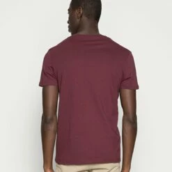 Pier One Hombre 2 PACK - Camiseta Básica - Bordeaux -Ofertas Pier One Tienda 1fa0bce7e239491b9143bae34d4918c0