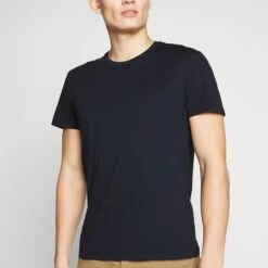 Pier One Hombre 2 PACK - Camiseta Básica - White/dark Blue -Ofertas Pier One Tienda 29e824f9825c4b58be6620e83ee4ac6b