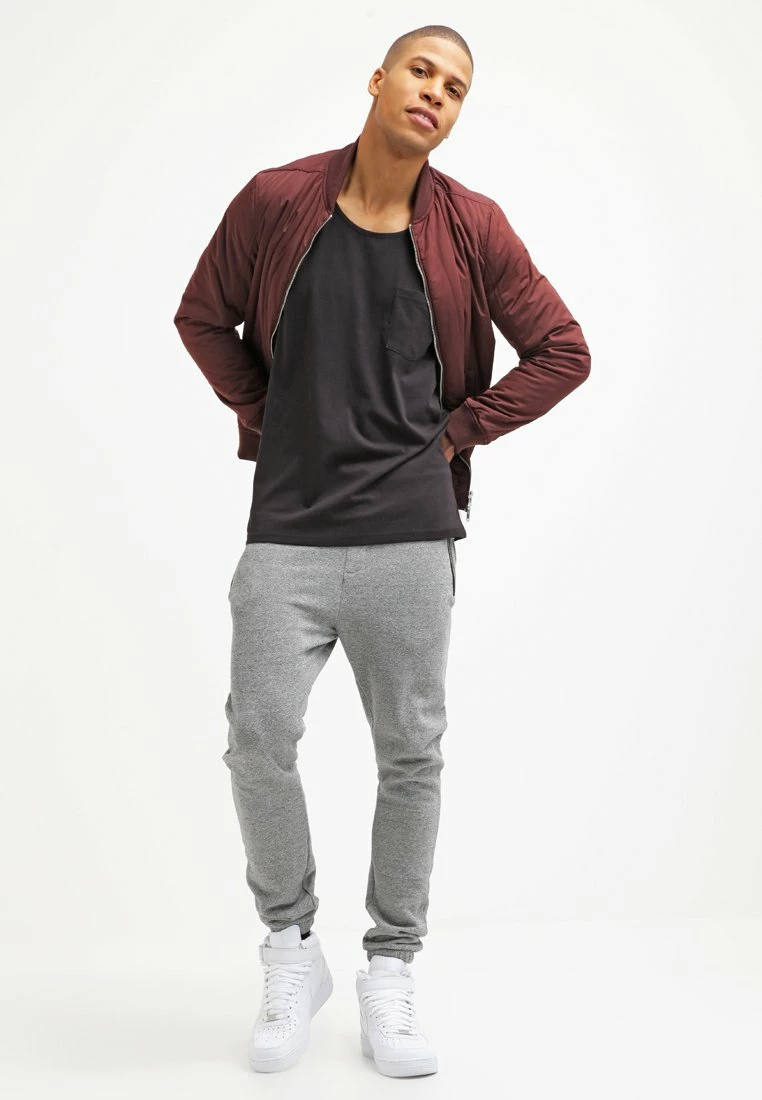 Pier One Hombre Top - Black 4 Pier One Hombre Top - Black - Imagen 2