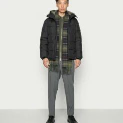 Pier One Hombre BASIC PUFFER JACKET WITH CONTRAST HOOD - Chaqueta De Invierno - Black/olive -Ofertas Pier One Tienda 9c82993472144108bca5f6785dd4603b