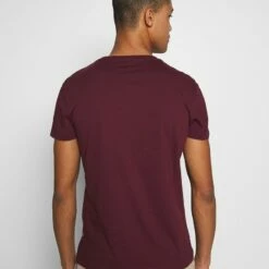 Pier One Hombre Camiseta Básica - Bordeaux -Ofertas Pier One Tienda 9f9bb53358e64bb195d7899815204bcd