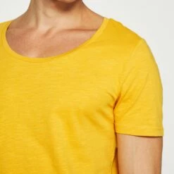 Pier One Hombre Camiseta Básica - Light Yellow 11 Pier One Hombre Camiseta Básica - Light Yellow -Ofertas Pier One Tienda a899c187bfe34c968bd43da55b612576