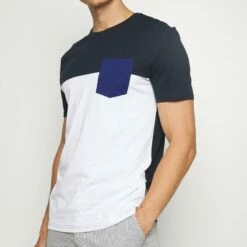 Pier One Hombre Camiseta Estampada - Dark Blue 11 Pier One Hombre Camiseta Estampada - Dark Blue -Ofertas Pier One Tienda e15673be30704a41be54d1f6f35f760b