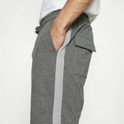 Pier One Hombre LOUNGE STRIPED SHORTS - Pantalón De Pijama - Mottled Dark Grey/mottled Grey 11 Pier One Hombre LOUNGE STRIPED SHORTS - Pantalón De Pijama - Mottled Dark Grey/mottled Grey -Ofertas Pier One Tienda fcf701579b9d431dbb8be36dd66ad287