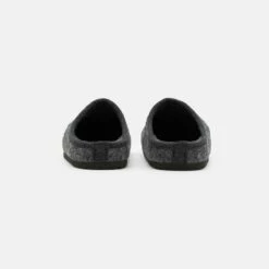 Pier One UNISEX - Pantuflas - Dark Grey, Hombre 10 Pier One UNISEX - Pantuflas - Dark Grey, Hombre -Ofertas Pier One Tienda ff82422ba7554556b42a0954e09f3430